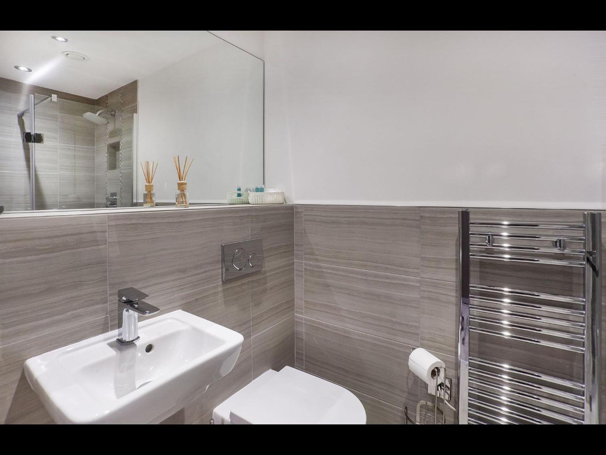 58 Cocoa Suites Йорк Экстерьер фото